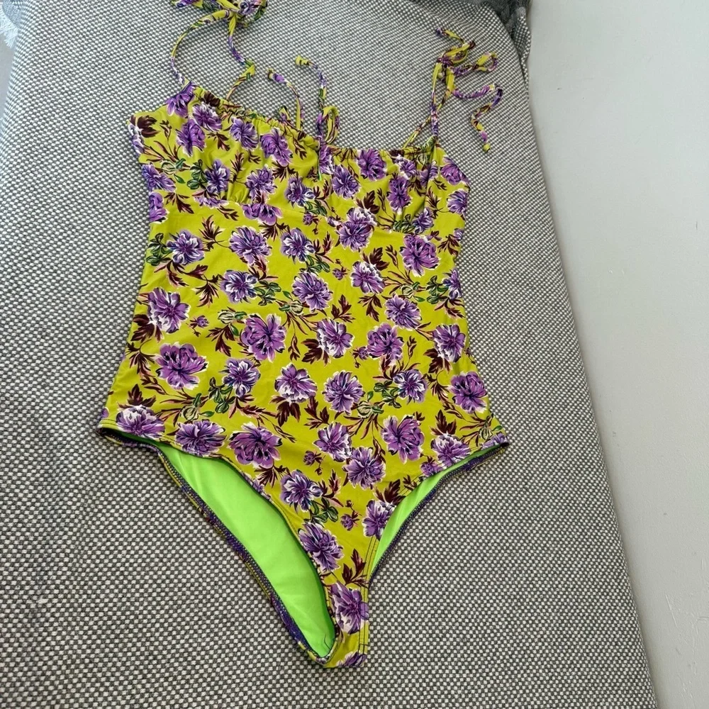 BEACH RIOT betsy one piece in lime punch gardenias size M